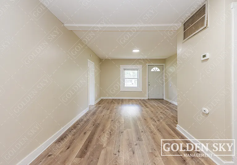 1704 W 15th St — Photo 3