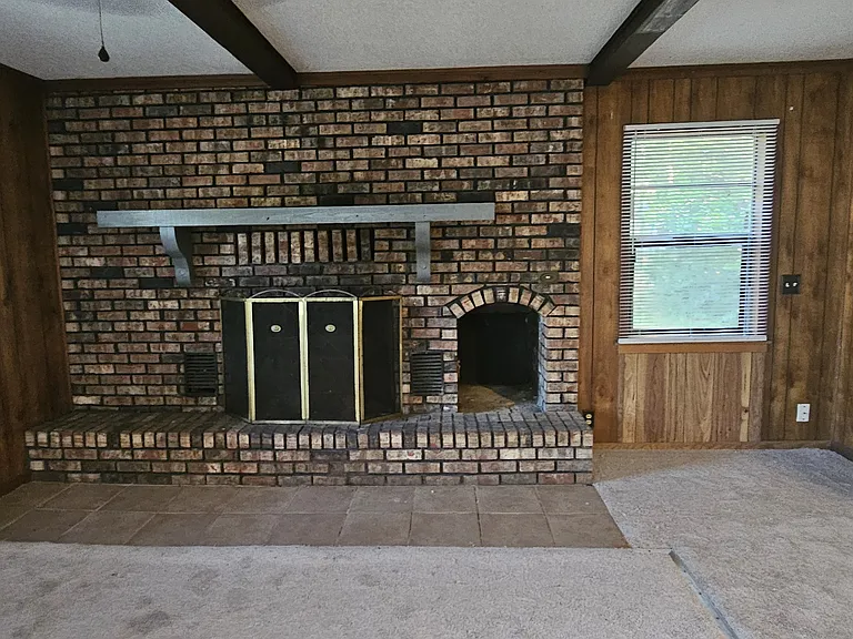 306 Mustang Dr — Photo 36