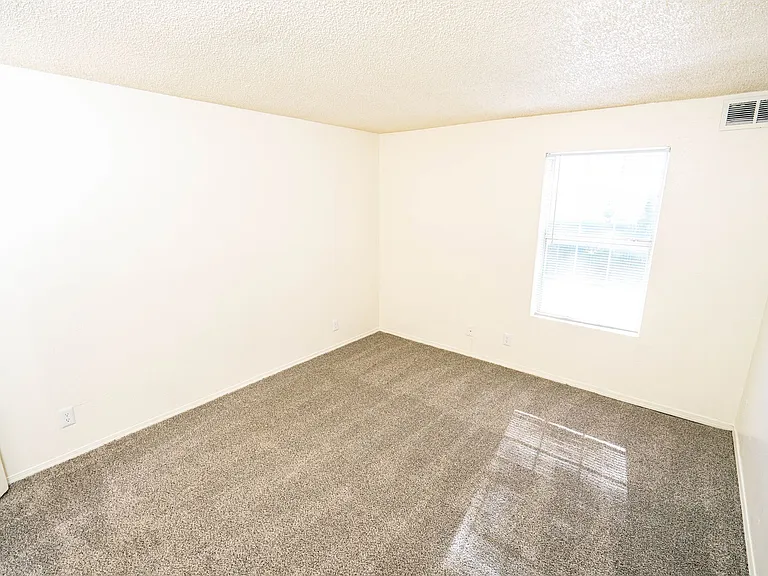 Tamarack Place Apartments — Photo 23
