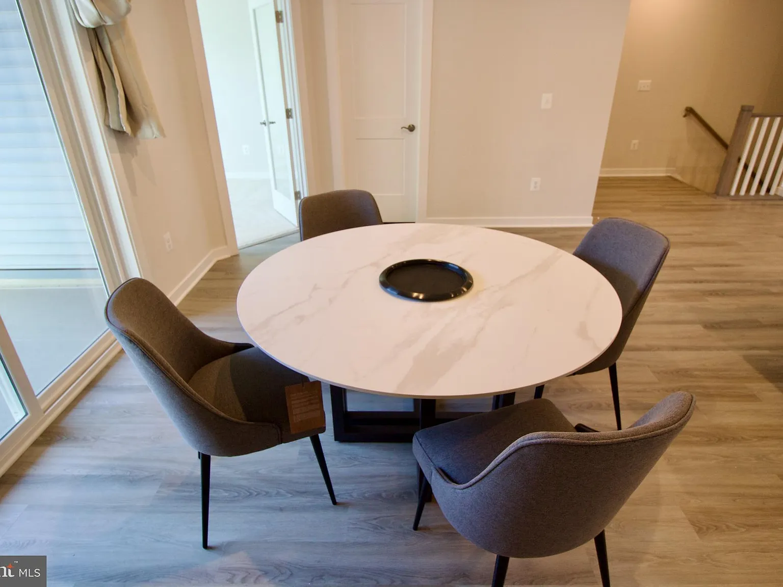3 bed, 2.5 bath, 2344 sqft, $3,850 — Photo 4