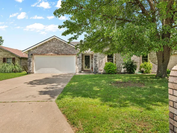 208 S Poplar Court, Nixa, MO 65714