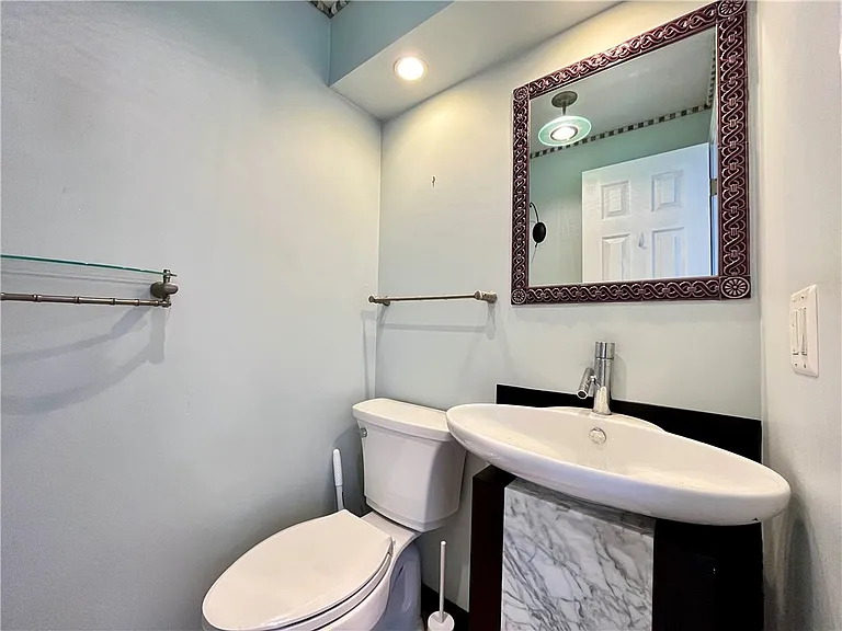 9 Harbour Ln — Photo 20