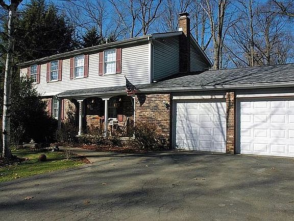 3rd image of 110 Grosvenor Dr