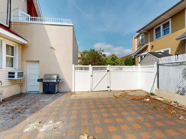 3718 Neptune Avenue image 17 of 18