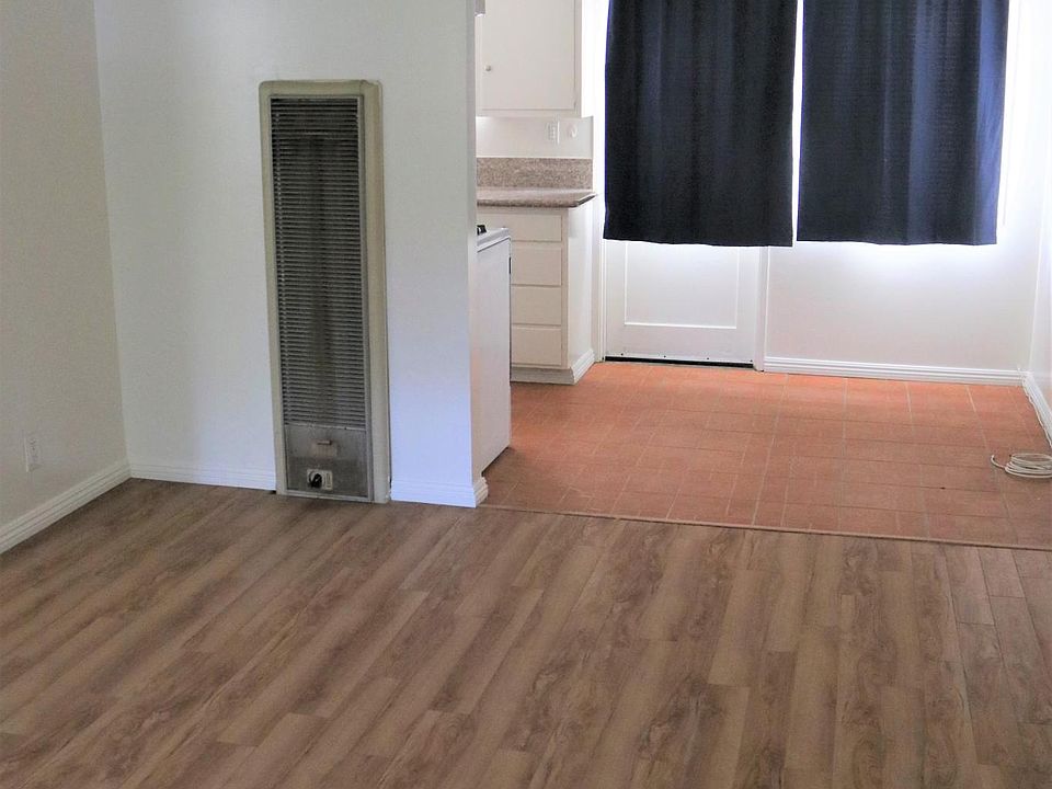 Living Room/Dining Area