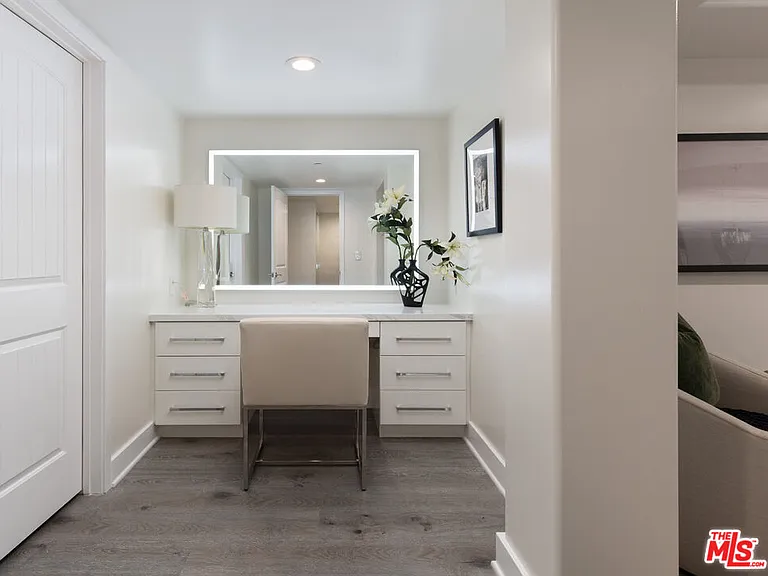 155 N Hamilton Dr #102 — Photo 19
