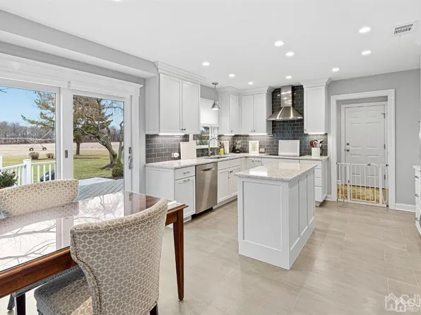 84 Cranbury Neck Rd, Cranbury, NJ 08512