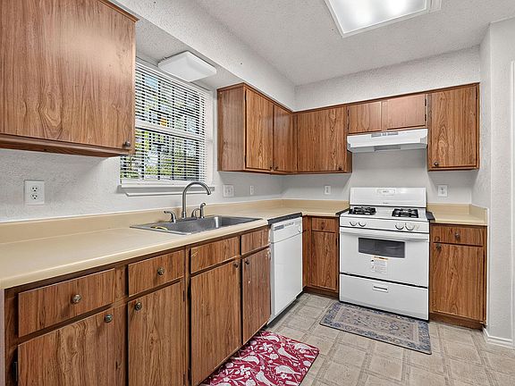 5th image of 4902 Avalon Ave