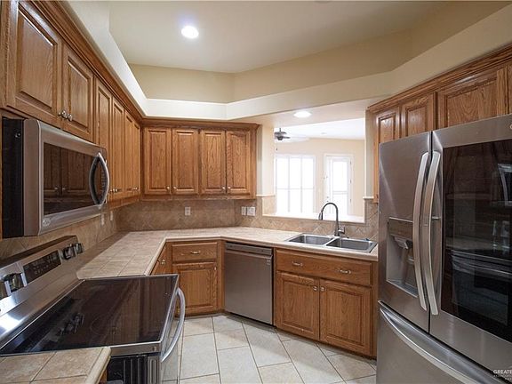 3rd image of 800 Sunset Dr APT B15