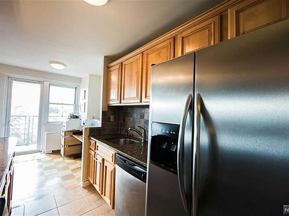 3rd image of 6600 Boulevard E APT 9J