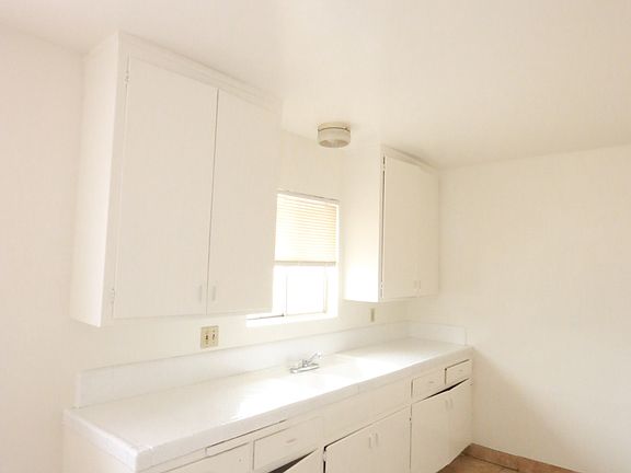4th image of 2635 Pacific St #11327029