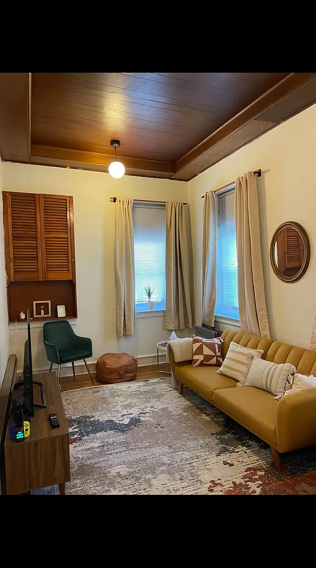 1 bed, 400 sqft, $1,260 — Photo 1