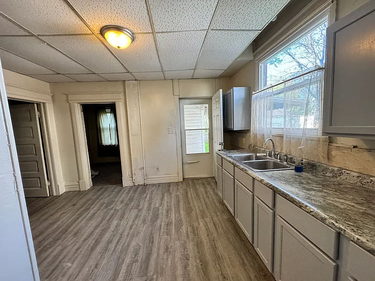 826 Greenwood Ave — Photo 2
