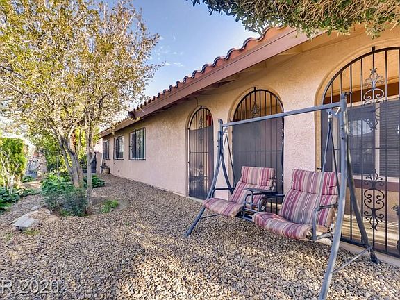 3rd image of 3948 Topawa Dr