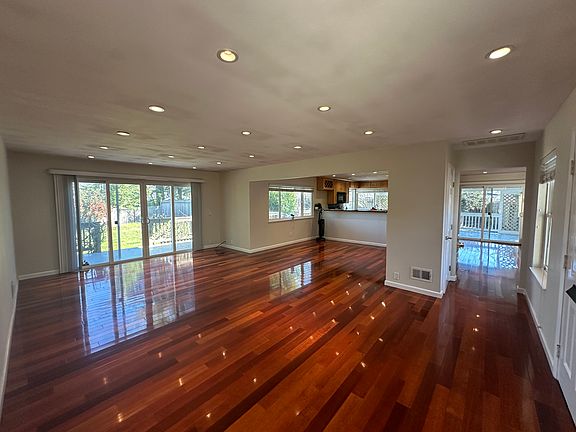 5th image of 9 Creekside Ct