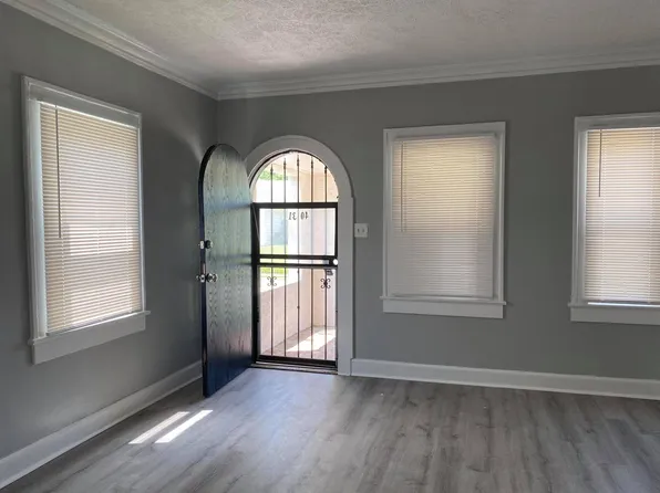 4031 Boulevard Pl, Indianapolis, IN 46208