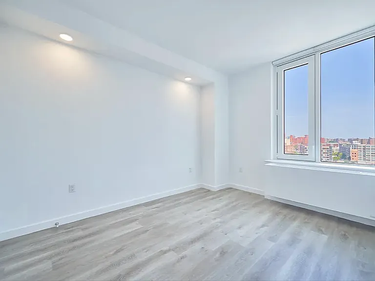 2455 3rd Ave #PHM — Photo 7