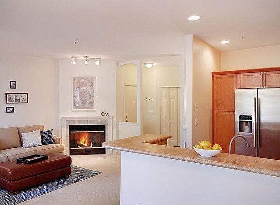4th image of 18505 SE Newport Way Unit D119