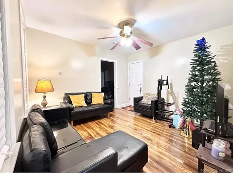 1315 Howard Ave — Photo 5