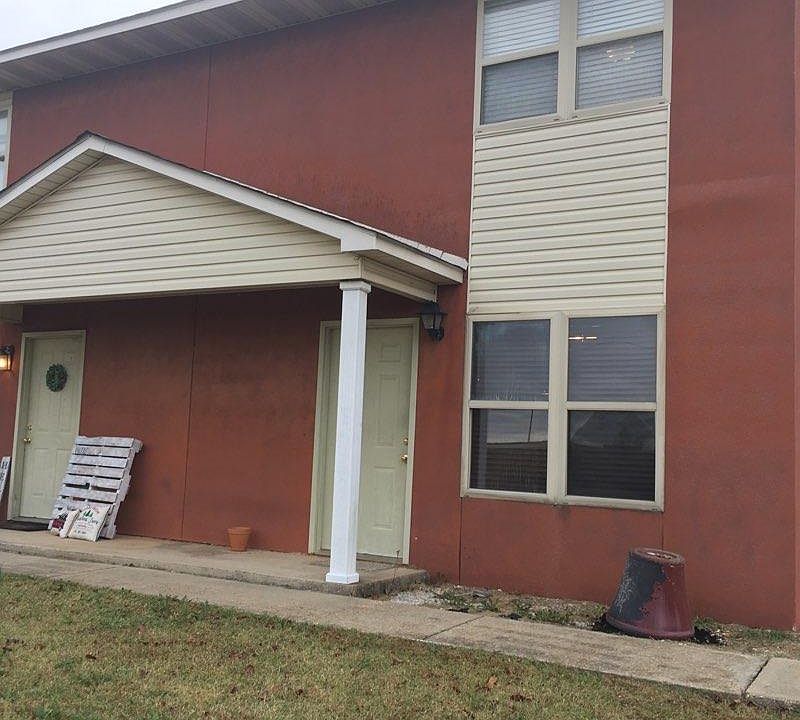 1st image of 13 Forest Glenn Dr