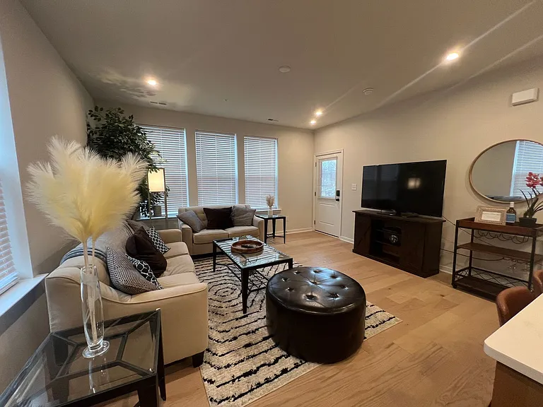 1900 Roseneath Rd #10B — Photo 4