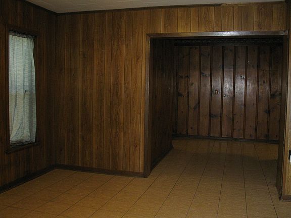 4th image of 1112 S Leslie St