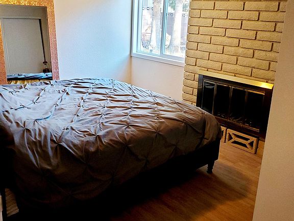 5th image of 4375 Flandes St #2