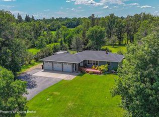 570 Palm Beach Rd, Dickinson, ND 58601