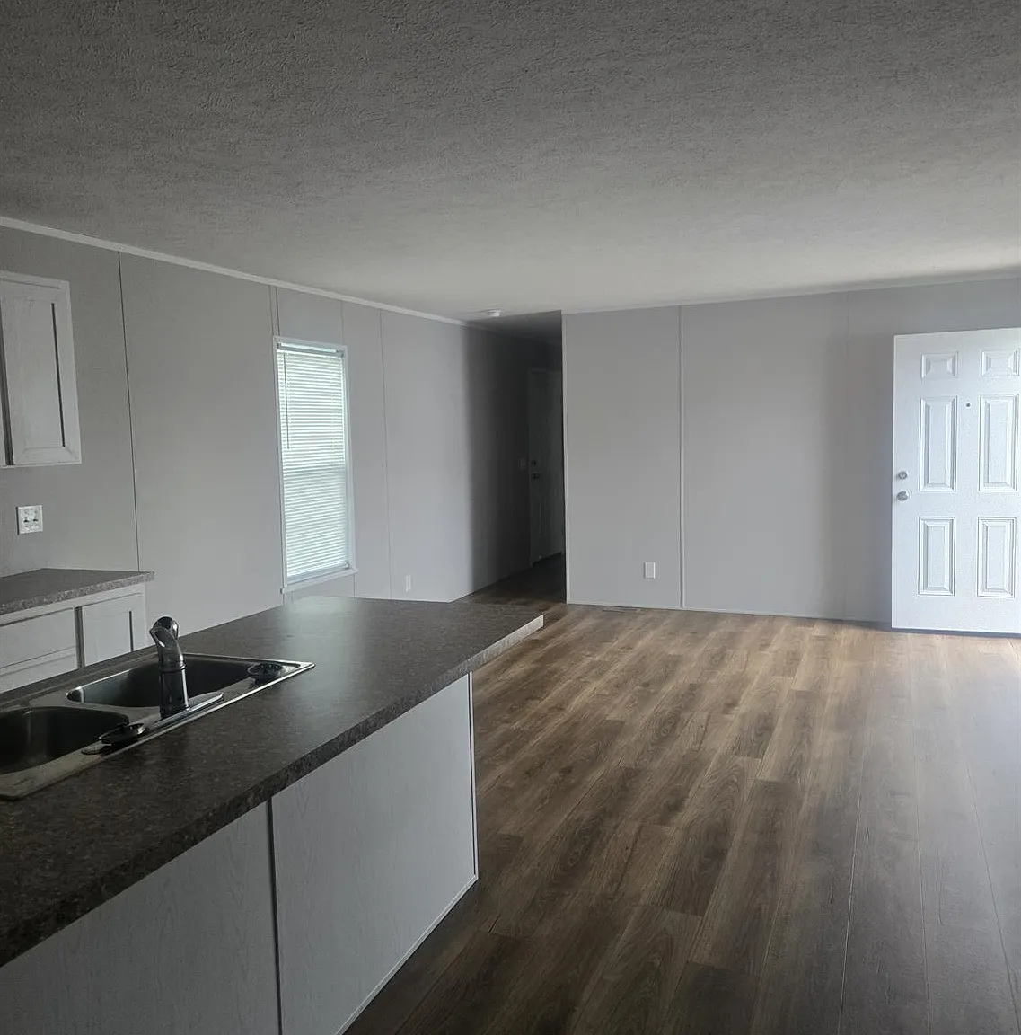 3 bed, $1,099 — Photo 2