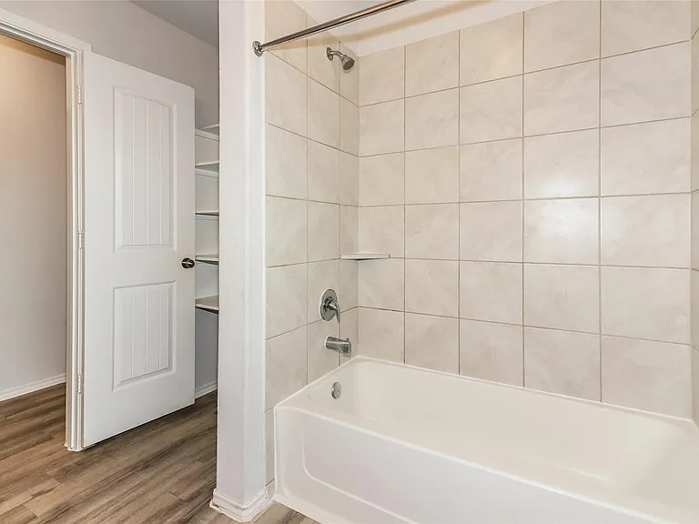 24202 Treviso Gdns — Photo 10