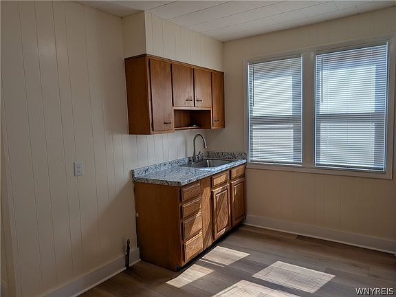 4th image of 50 Flower St