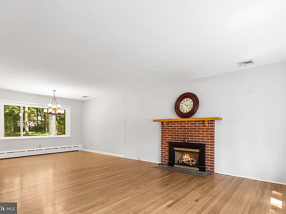 3rd image of 10 Farm Ave
