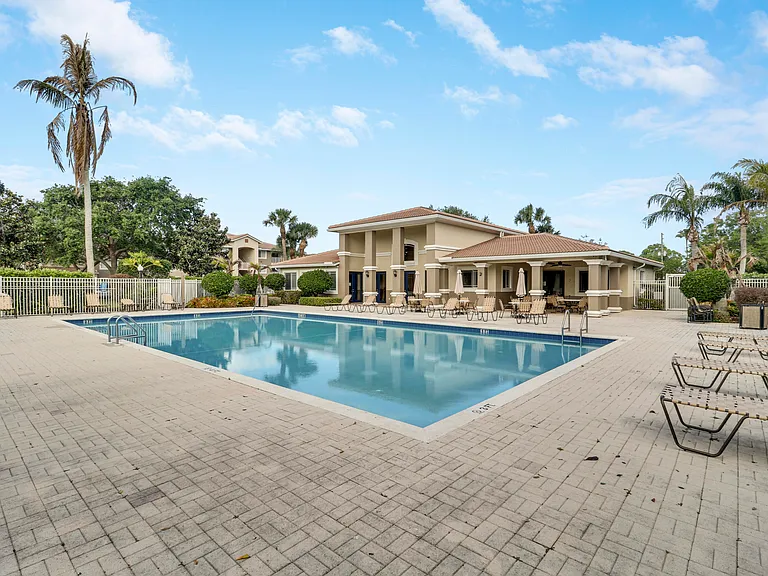 141 SW Palm Dr #306 — Photo 46