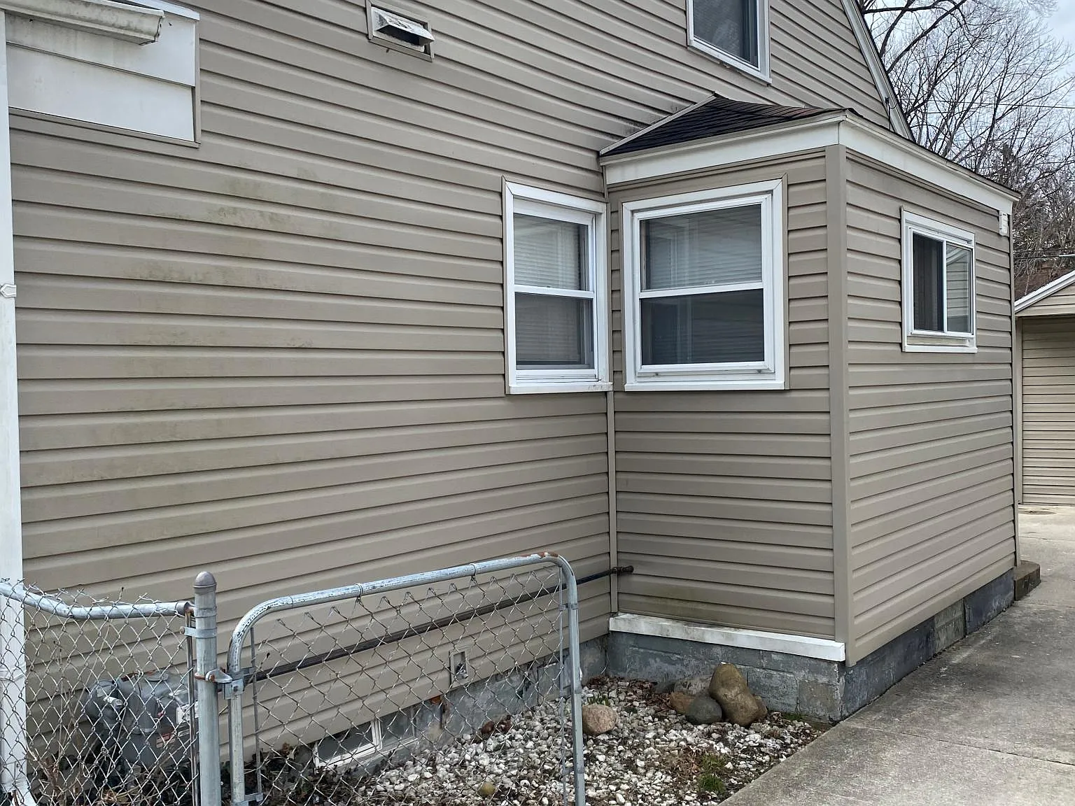 24255 Parklawn St — Photo 2