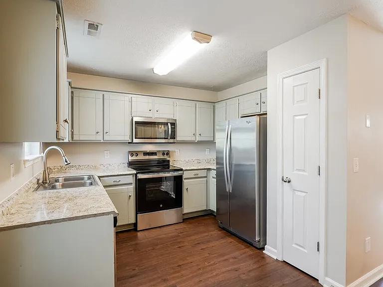404 Barking Dr — Photo 7