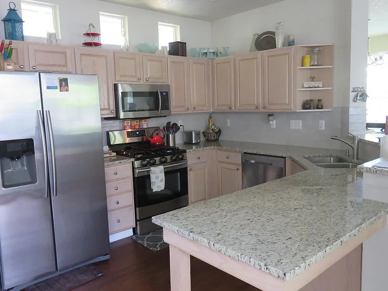 1557 NE 64th Ave — Photo 6