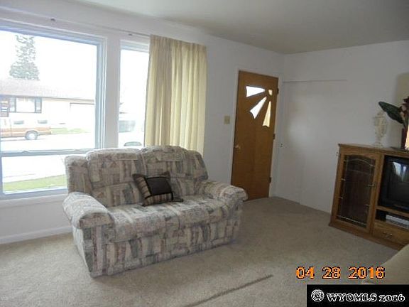 3rd image of 1402 Yalecrest Dr