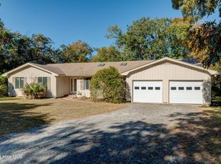 110 Drake Rd, Hampstead, NC 28443