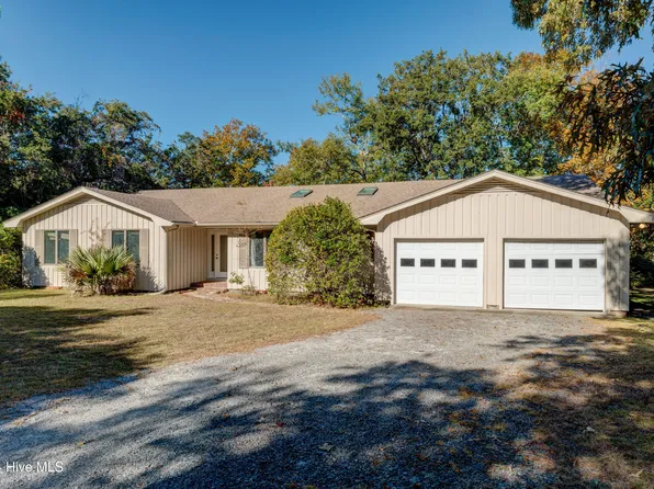 110 Drake Road, Hampstead, NC 28443