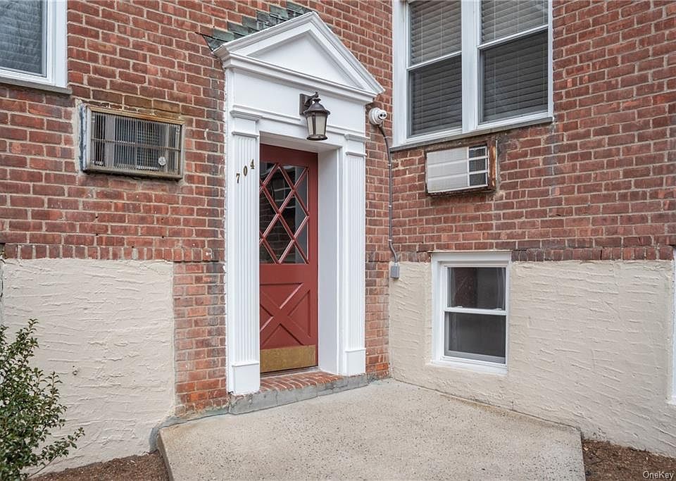 1st image of 704 Palmer Ct APT 1F