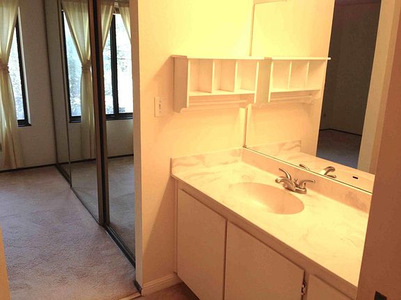 5th image of 808 Del Valle Cir