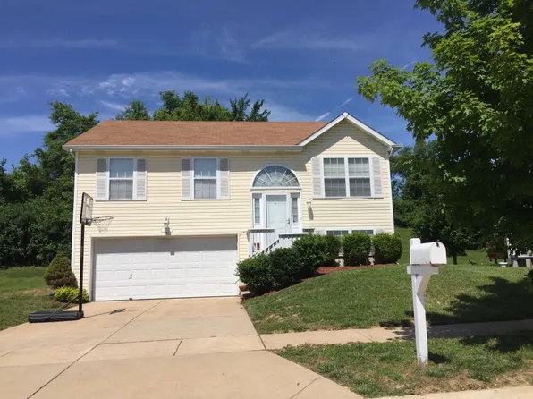 12561 Evening Shade Dr, Florissant, MO 63033