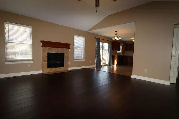 4 bed, 1957 sqft, $2,400 — Photo 3