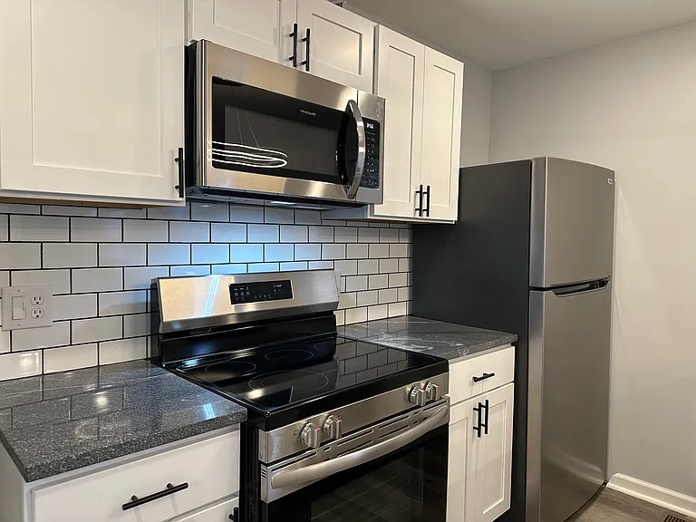 127 Henderson St #2 — Photo 46