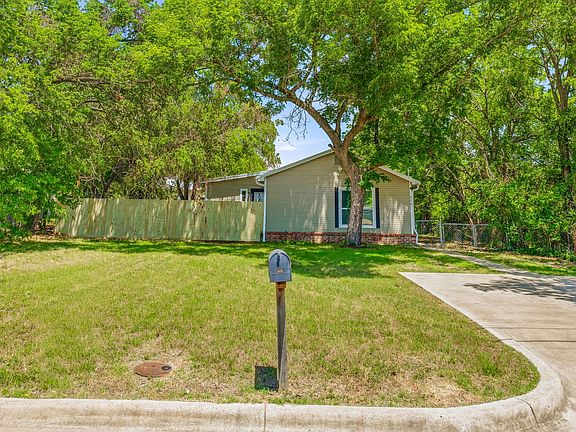 4th image of 979 W Pecan St