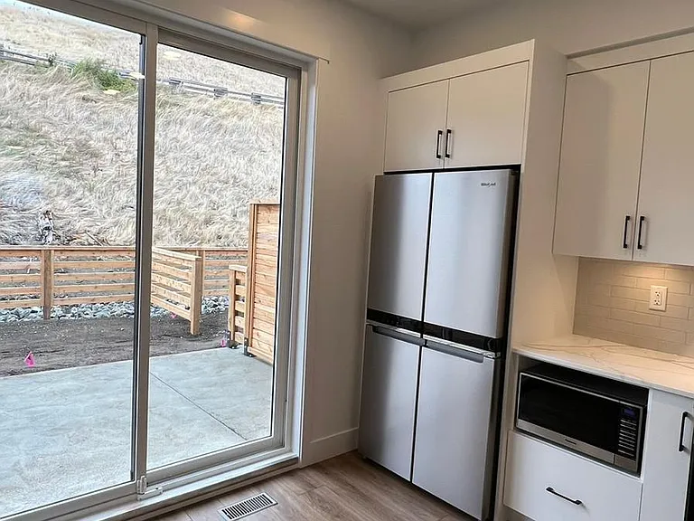 255 Caspian Dr — Photo 13