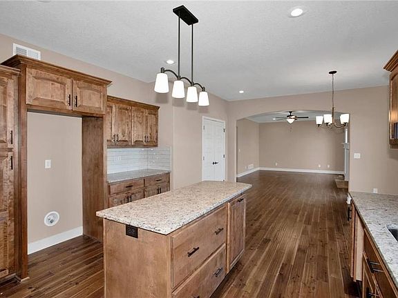 5th image of 11028 N Crystal Ave