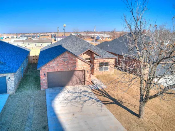 119 6th St, Elgin, OK 73538