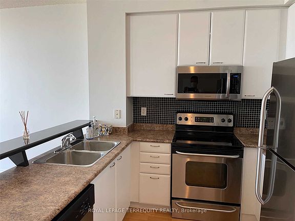 5th image of 220 Burnhamthorpe Rd W #2610
