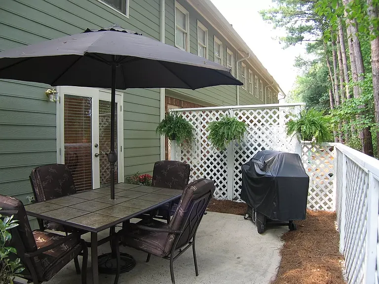 239 Peachtree Hollow Ct — Photo 9
